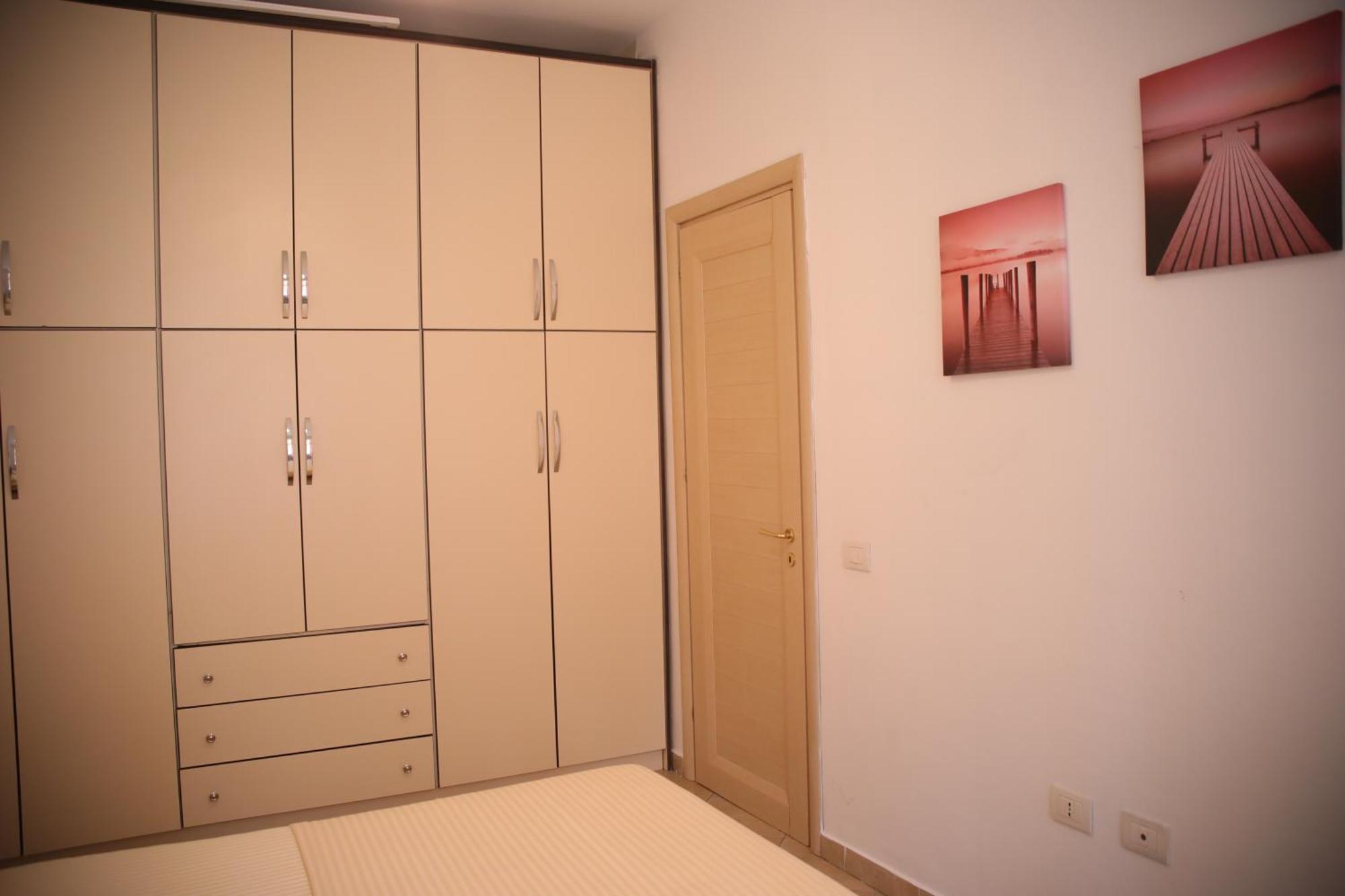 Pleasant Apartment With Free Dedicated Parking In Komuna E Parisit Tiran Dış mekan fotoğraf